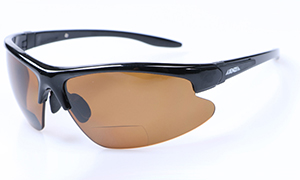 Polarized sunglasses with magnifier